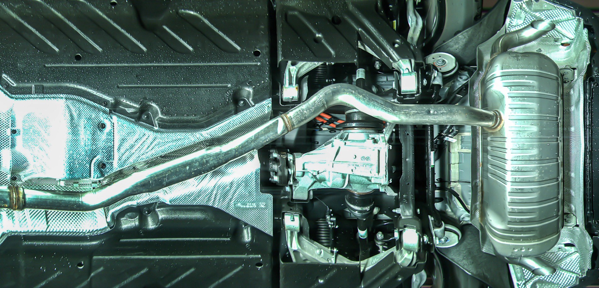 Generic TOTA PRO underbody sample with axle, exhaust and shields