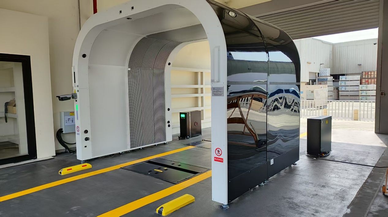 Four-in-one inspection lane at a PTI center with an arch structure and floor-mounted scanning plates